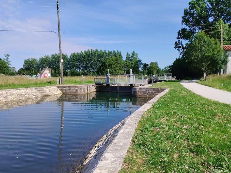 Gite Le Vieux Moulin Sansais ภายนอก รูปภาพ